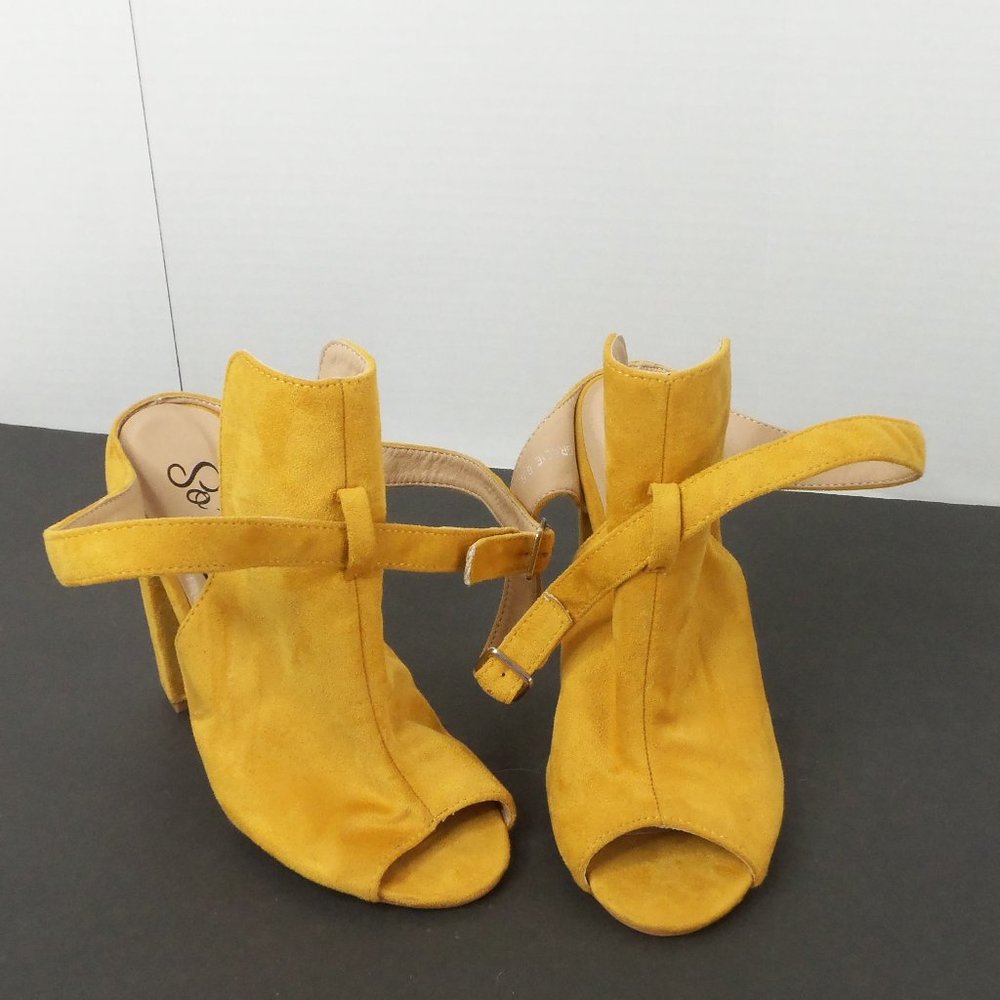 Women's So Me Orange High heels  Size 6.5